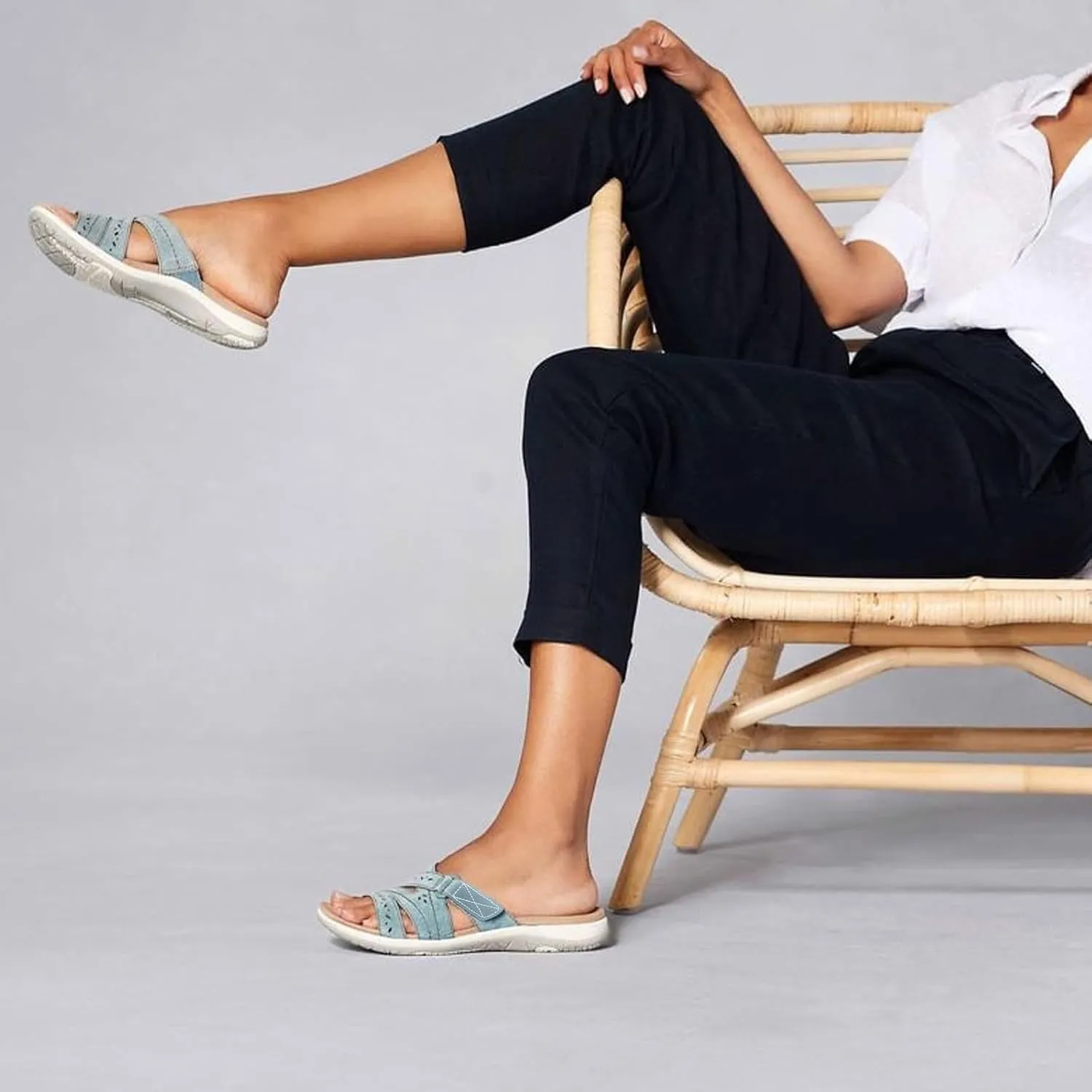 Summer Slippers for Women Casual Hollow Out Slides Comfy Flat Sandals Buckle Beach Vacation Slipper Shoes